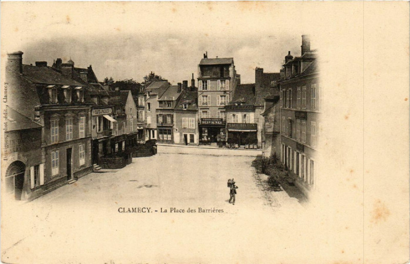 Carte postale ancienne Clamecy - La Place des Barrieres à Clamecy