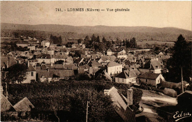Carte postale ancienne Lormes - Vue générale à Lormes