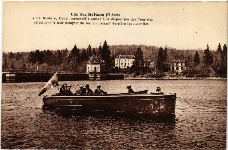 Carte postale ancienne Lac des Settons - Le Bzon - Canot automobile rapide