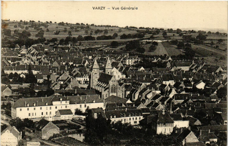 Carte postale ancienne Varzy - Vue générale à Varzy