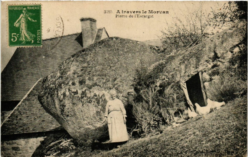 Carte postale ancienne A travers le Morvan - Pierre de l'Escargot