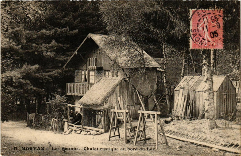 Carte postale ancienne Morvan - Les Settons. Chalet rustique au bord du Lac