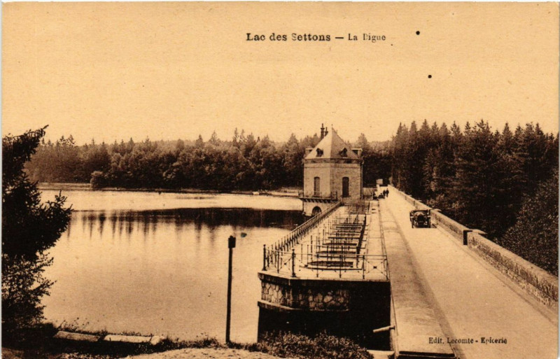 Carte postale ancienne Lac des Settons - La Digue