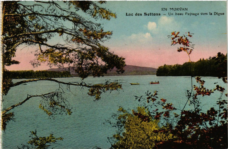 Carte postale ancienne En Morvan - Lac des Settons - Un beau Paysage vers la Digue