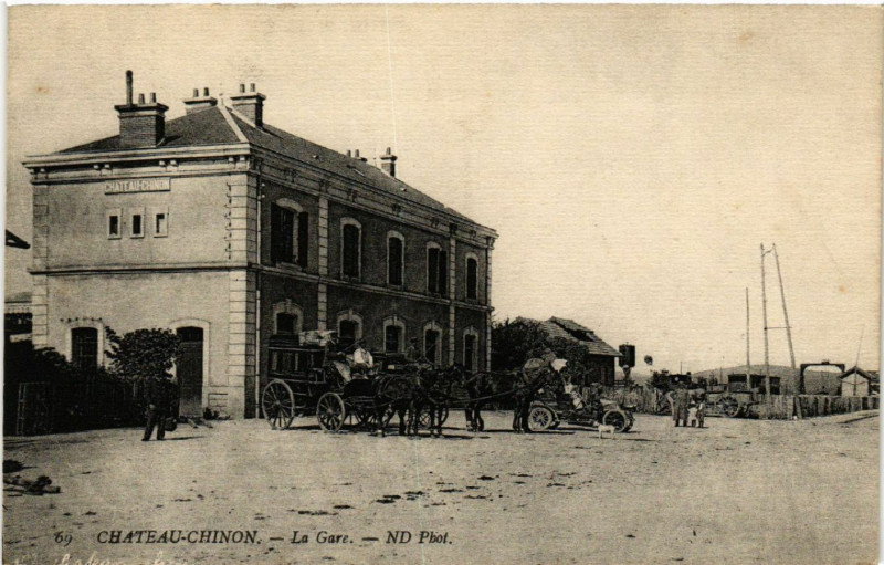 Carte postale ancienne Chateau-Chinon - La Gare
