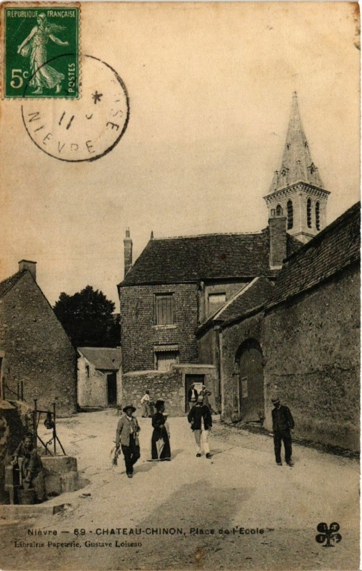 Carte postale ancienne Nievre - Chateau-Chinon Place de l'Eole