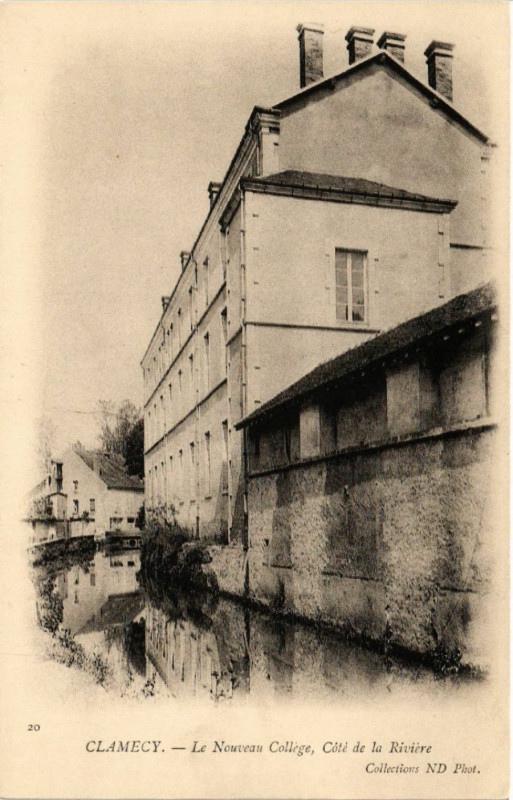 Carte postale ancienne Clamecy - Le Nouveau College Cote de la Riviere à Clamecy