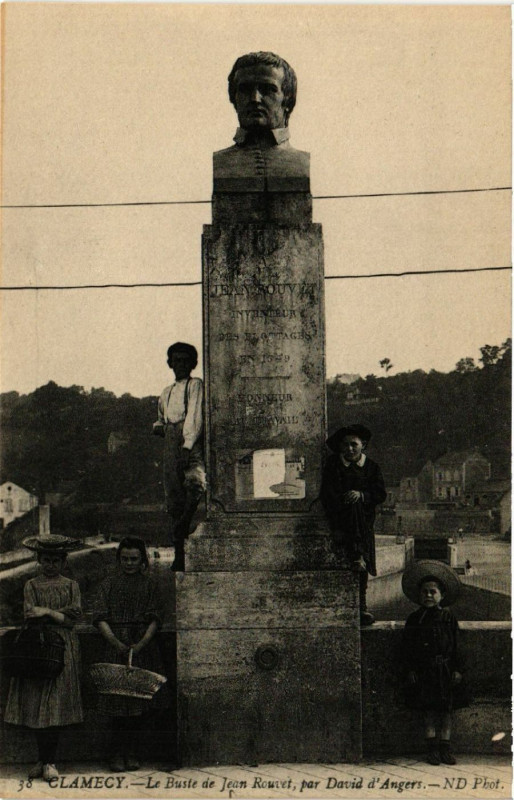 Carte postale ancienne Clamecy - Le Buste de Jean Routet par David d'Angers à Clamecy