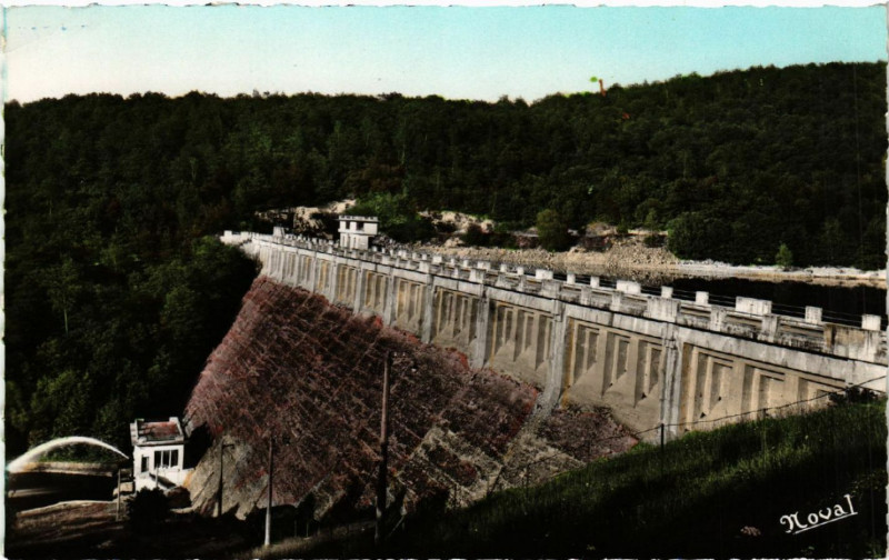 Carte postale ancienne Le Morvan - Le Barrage de Chaumecon