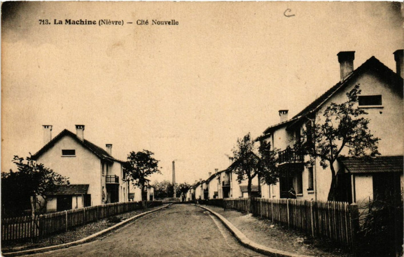 Carte postale ancienne La Machine - Cite Nouvelle à La Machine