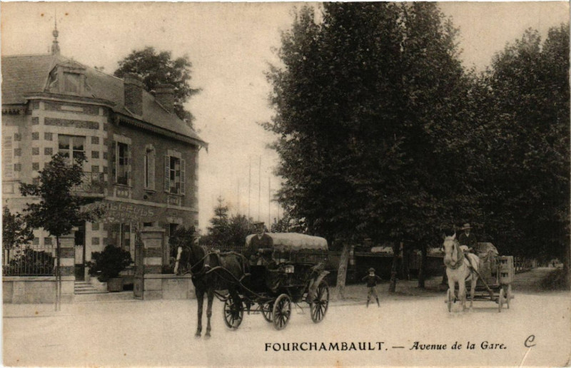 Carte postale ancienne Fourchambault - Avenue de la Gare à Fourchambault