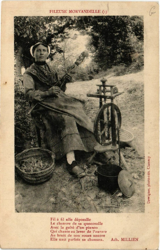 Carte postale ancienne Fileuse Morvandelle