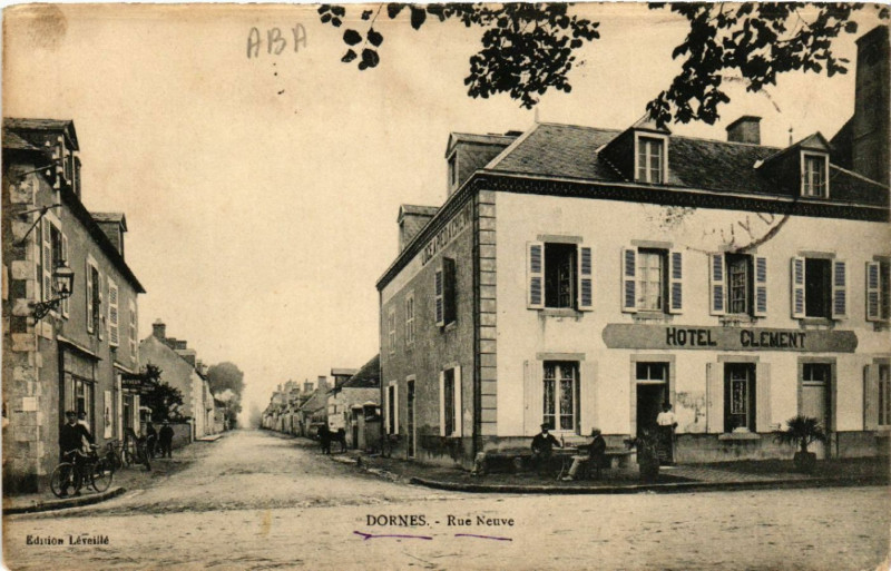Carte postale ancienne Dornes - Rue Neuve à Dornes