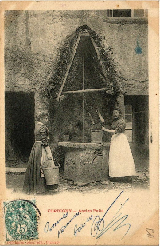 Carte postale ancienne Corbigny - Ancien Puits à Corbigny