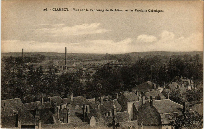 Carte postale ancienne Clamecy Vue sur le Faubourg de Bethléem et les Produits Chimiques à Clamecy