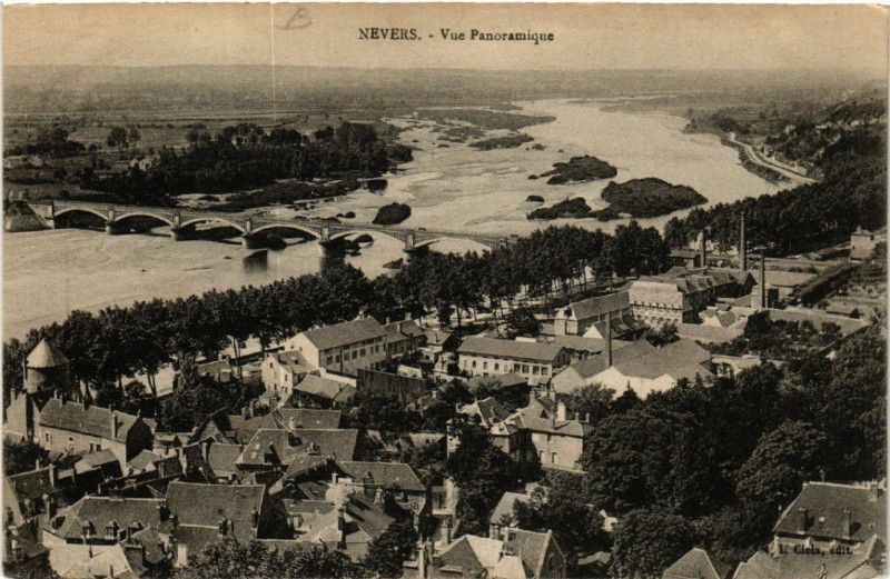 Carte postale ancienne Nevers - Vue Panoramique à Nevers