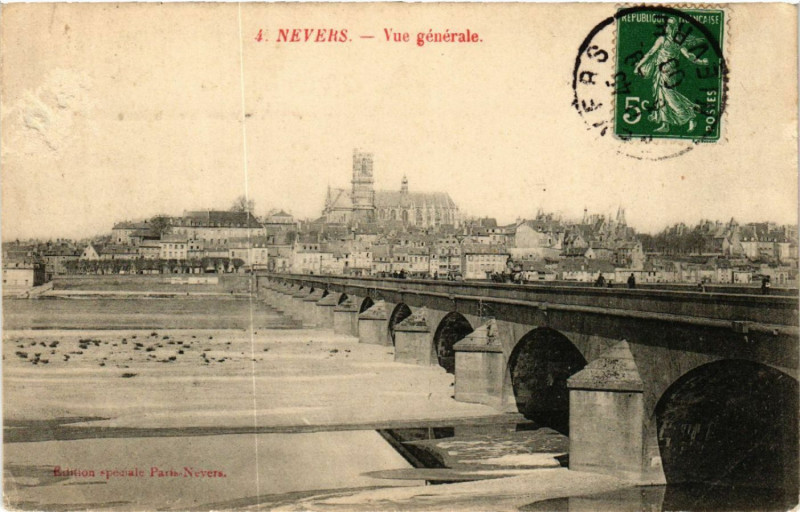 Carte postale ancienne Nevers - Vue générale à Nevers