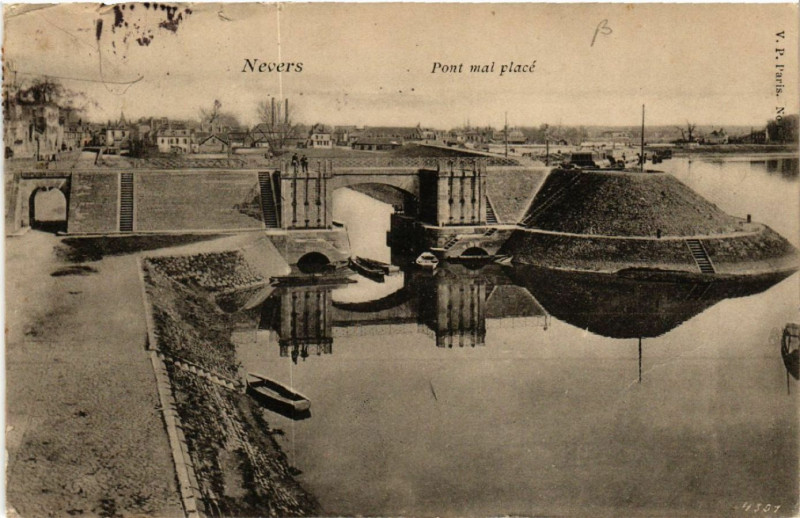 Carte postale ancienne Nevers - Vue générale à Nevers
