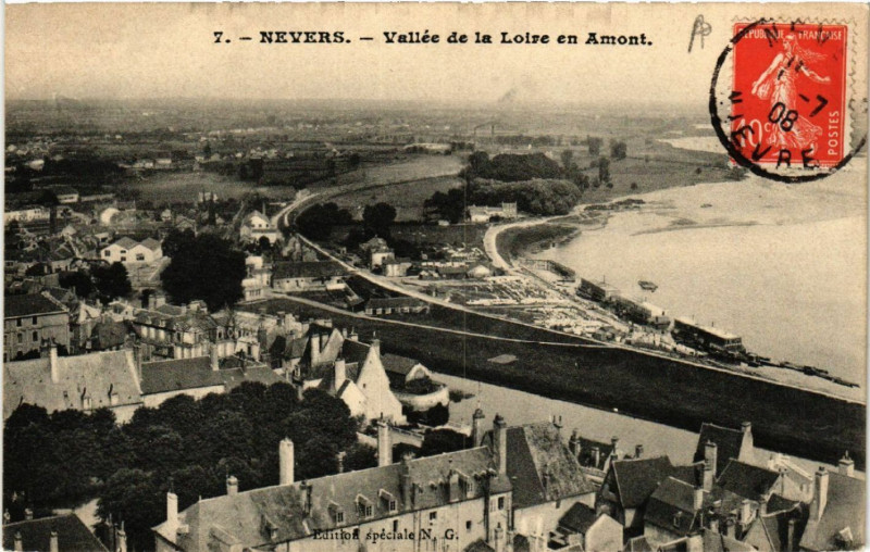 Carte postale ancienne Nevers - Vallée de la Loire en Amont à Nevers