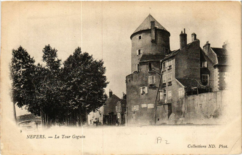 Carte postale ancienne Nevers - La Tour Goguin à Nevers
