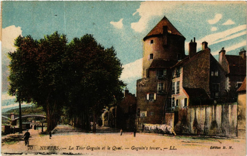 Carte postale ancienne Nevers - La Tour et le Quai - Goguin's tower à Nevers