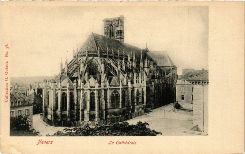 Carte postale ancienne Nevers - La Cathedrale à Nevers
