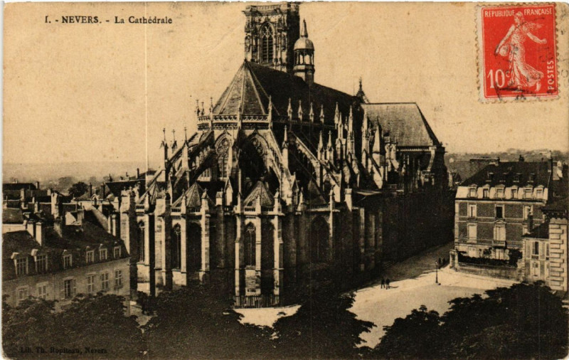Carte postale ancienne Nevers - La Cathedrale à Nevers