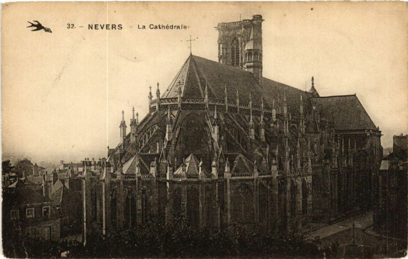 Carte postale ancienne Nevers - La Cathedrale à Nevers