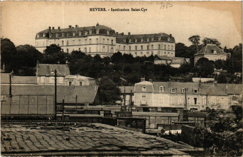 Carte postale ancienne Nevers - Institution Saint-Cyr à Nevers