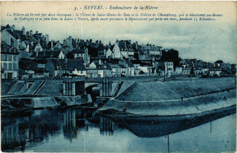 Carte postale ancienne Nevers - Embouchure de la Nievre à Nevers