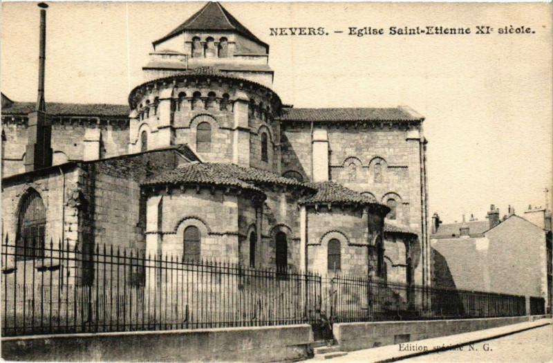 Carte postale ancienne Nevers - Eglise Saint-Etienne Xi siecle à Nevers