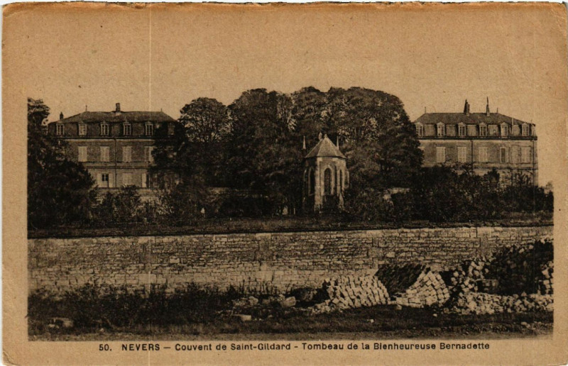 Carte postale ancienne Nevers - Couvent de Saint-Gildard-Tombeau de la Bienheureuse à Nevers