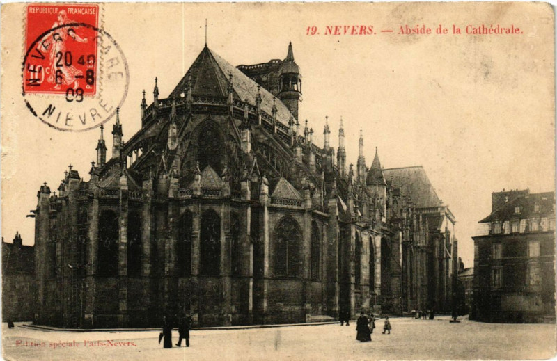 Carte postale ancienne Nevers - Abside de la Cathedrale à Nevers