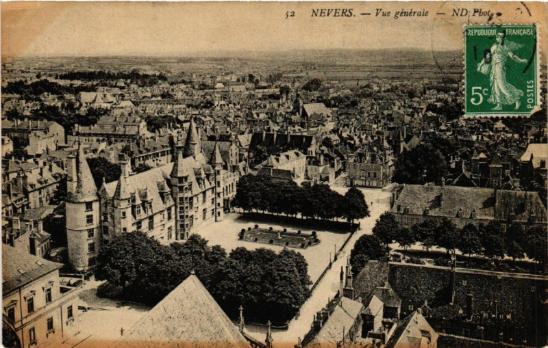 Carte postale ancienne Nevers - Vue générale à Nevers
