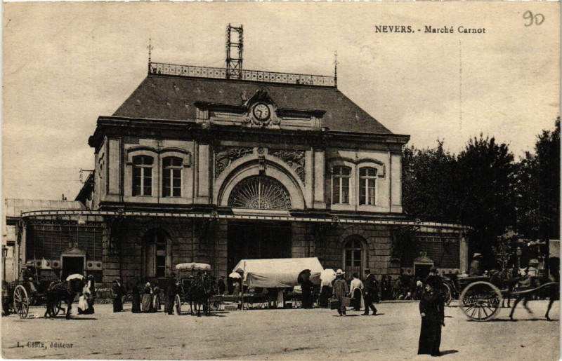 Carte postale ancienne Nevers - Marche Carnot à Nevers