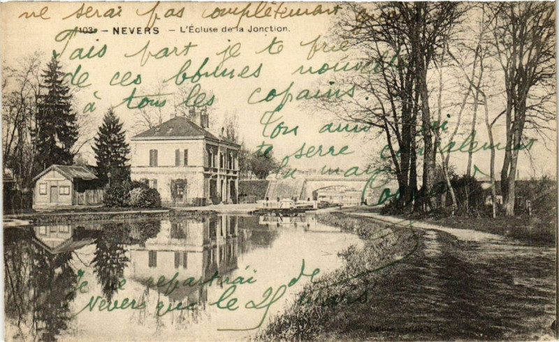 Carte postale ancienne Nevers - L'Ecluse de la Jonction à Nevers