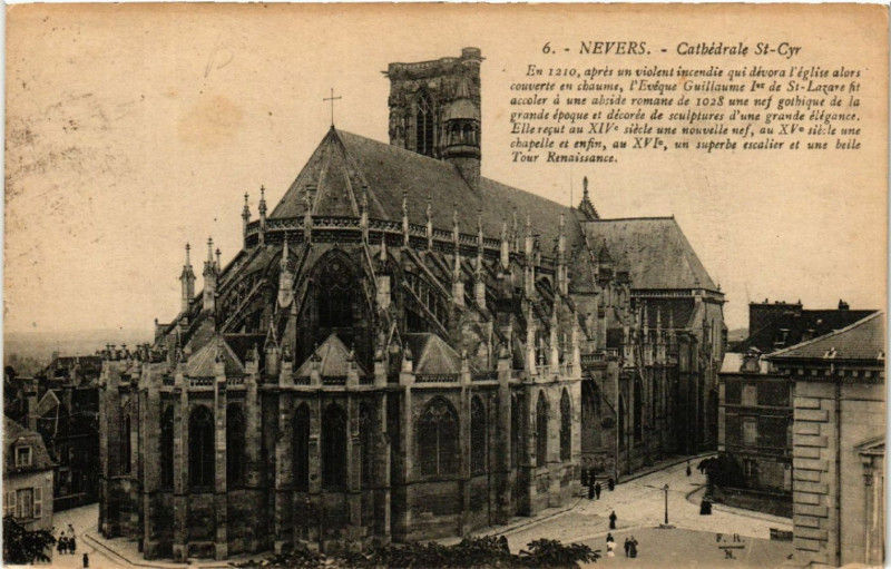 Carte postale ancienne Nevers - La Cathedrale Saint-Cyr à Nevers