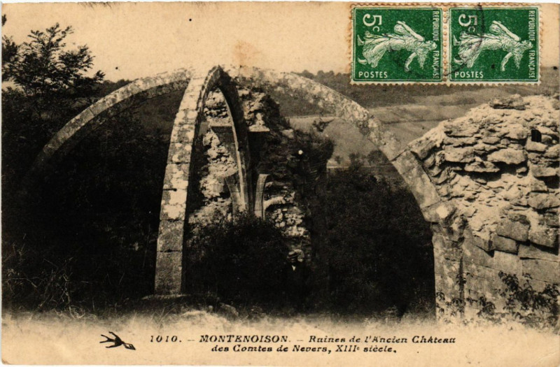 Carte postale ancienne Montenoisin - Ruines de l'Ancien Chateau des Comtes de Nevers à Nevers