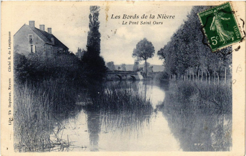 Carte postale ancienne Les Bords de la Nievre - Le Pont Saint-Ours