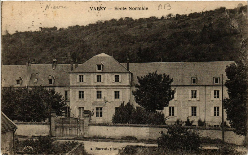 Carte postale ancienne Varzy - Ecole Normale à Varzy