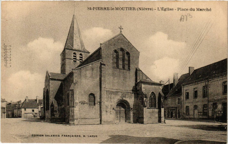 Carte postale ancienne Saint-Pierre-le-Moltier - L'Eglise - Place du Marche
