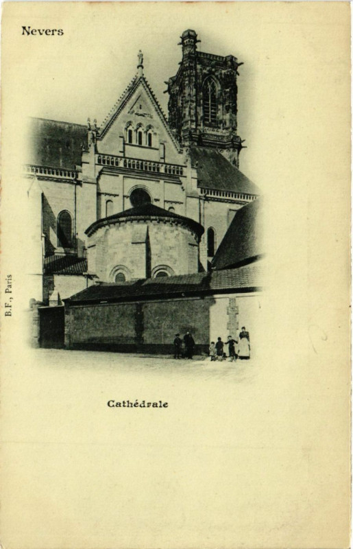 Carte postale ancienne Nevers - Cathedrale à Nevers