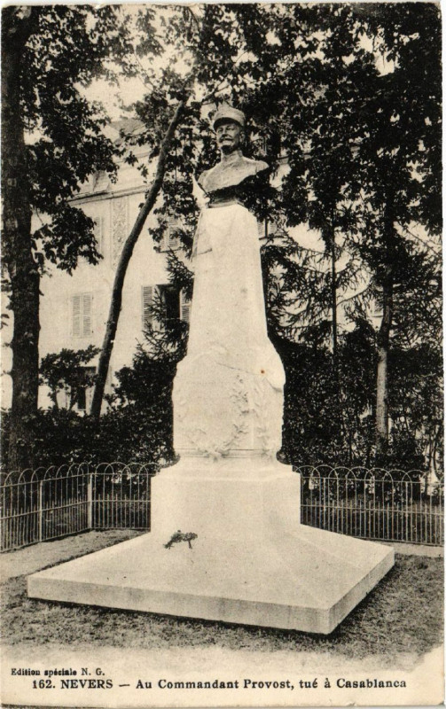 Carte postale ancienne Nevers - Au Commandant Provost tue a Casablanca à Nevers