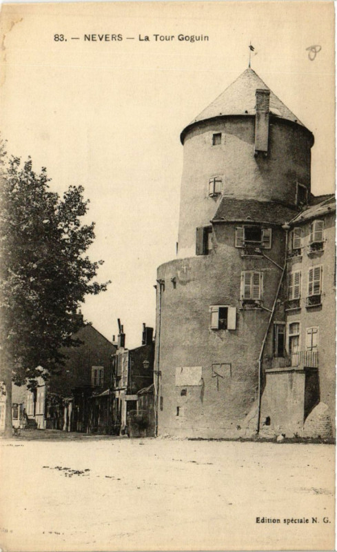 Carte postale ancienne Nevers - La Tour Goguin à Nevers