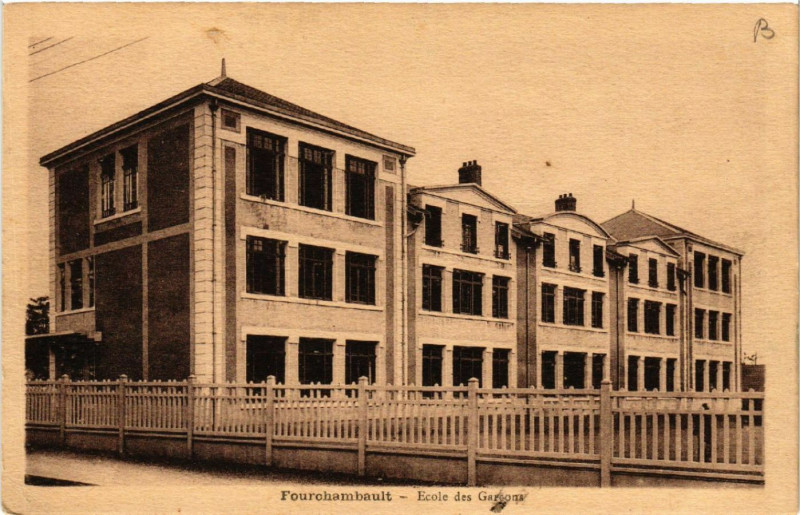 Carte postale ancienne Fourchambault - Ecole des Garcons à Fourchambault