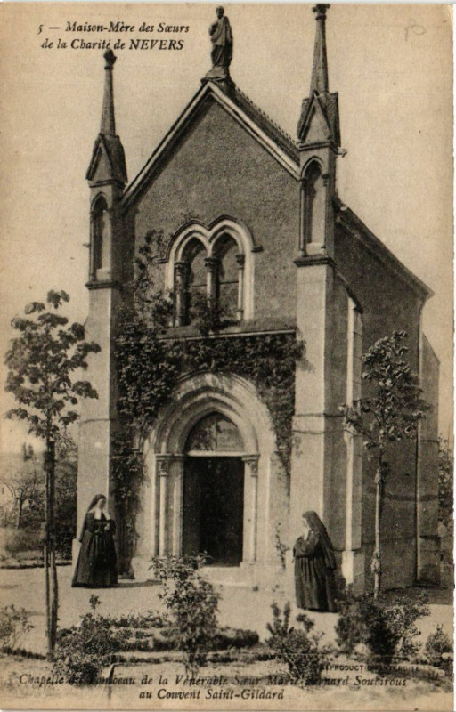 Carte postale ancienne Maison-Mere des Soeurs de la Charite de Nevers à Nevers