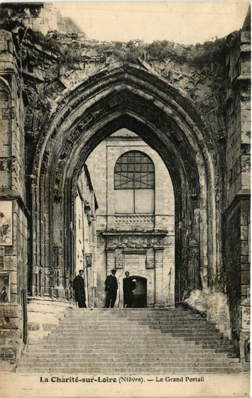 Carte postale ancienne Le Grand Portail à La Charité-sur-Loire