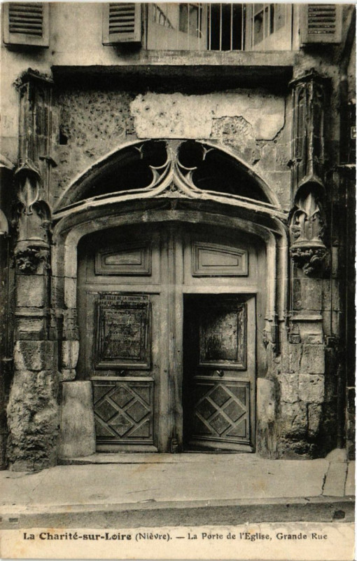 Carte postale ancienne La Charite-sur-Loire - La Porte de l'Eglise Grande Rue à La Charité-sur-Loire