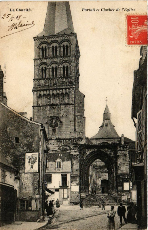 Carte postale ancienne La Charite - Portail et Clocher de l'Eglise