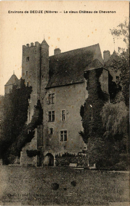 Carte postale ancienne Env. de Decize - Le Vieux Chateau de Chevenon à Decize